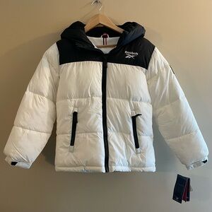 REEBOK Women’s Black White Puffer Jacket Size Medium NWT New Insulated Warm #515